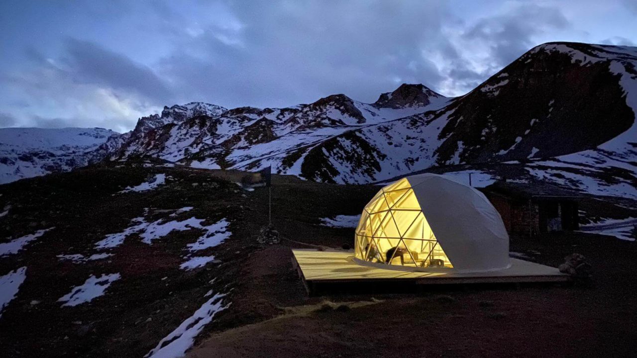 Installation d'un dôme en montagne